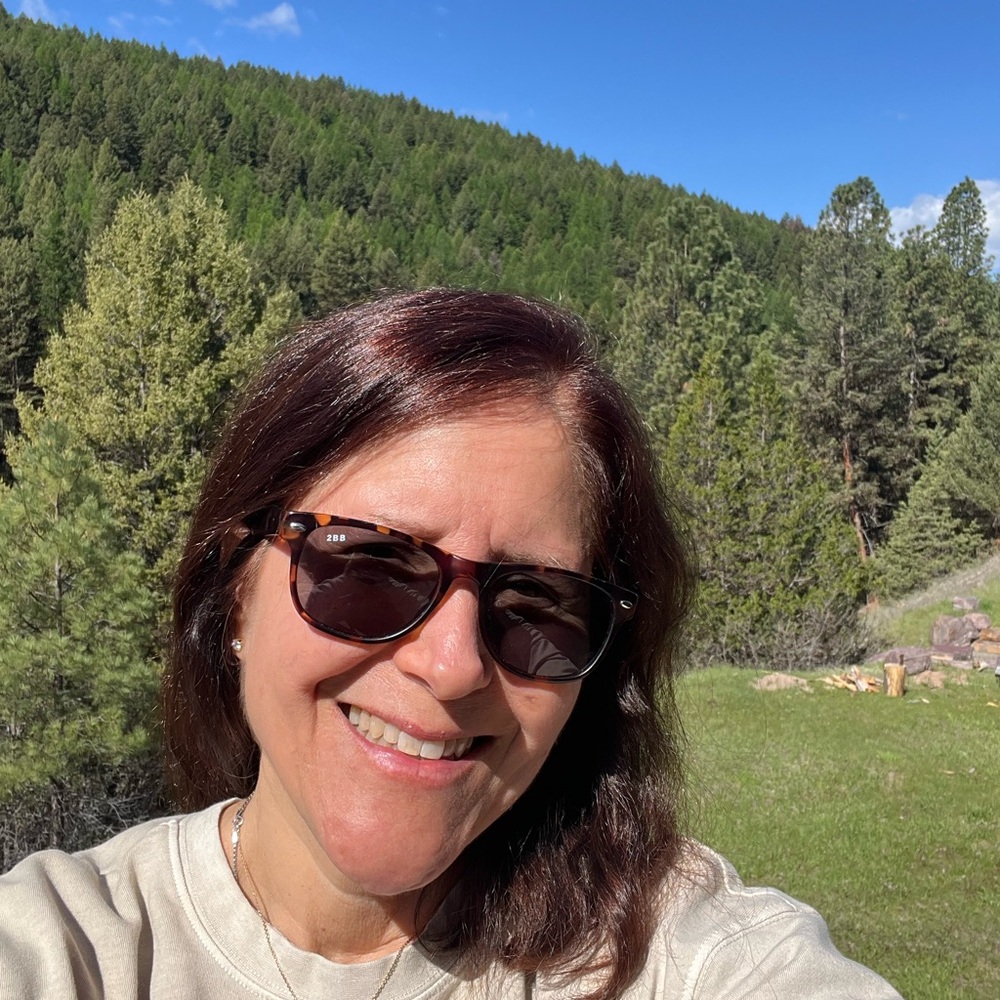 Meet your Posher, Elissa